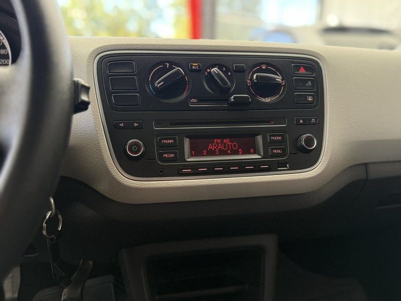 VOLKSWAGEN UP! MOVE 1.0 TSI 2017 SÓ MOTOS E AUTOMÓVEIS SANTA CRUZ DO SUL / Carros no Vale VOLKSWAGEN UP! MOVE 1.0 TSI 2017 SÓ MOTOS E AUTOMÓVEIS SANTA CRUZ DO SUL / Carros no Vale