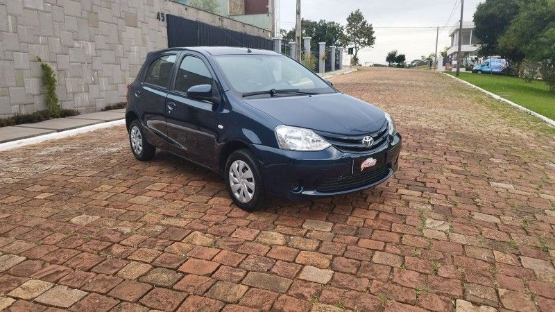 Toyota ETIOS XS 1.5 2016 GRASSI VEÍCULOS LAJEADO / Carros no Vale Toyota ETIOS XS 1.5 2016 GRASSI VEÍCULOS LAJEADO / Carros no Vale