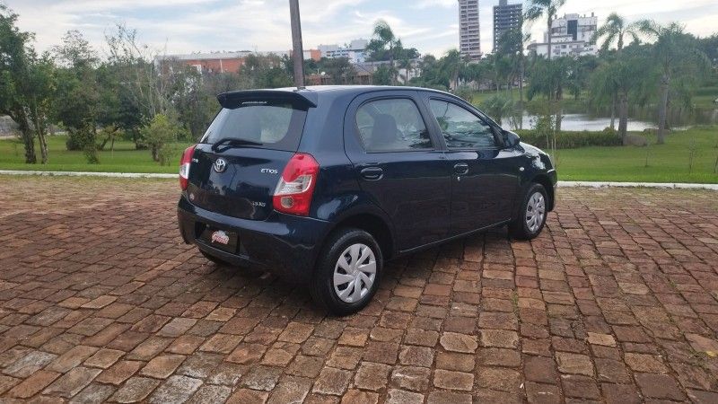 Toyota ETIOS XS 1.5 2016 GRASSI VEÍCULOS LAJEADO / Carros no Vale Toyota ETIOS XS 1.5 2016 GRASSI VEÍCULOS LAJEADO / Carros no Vale