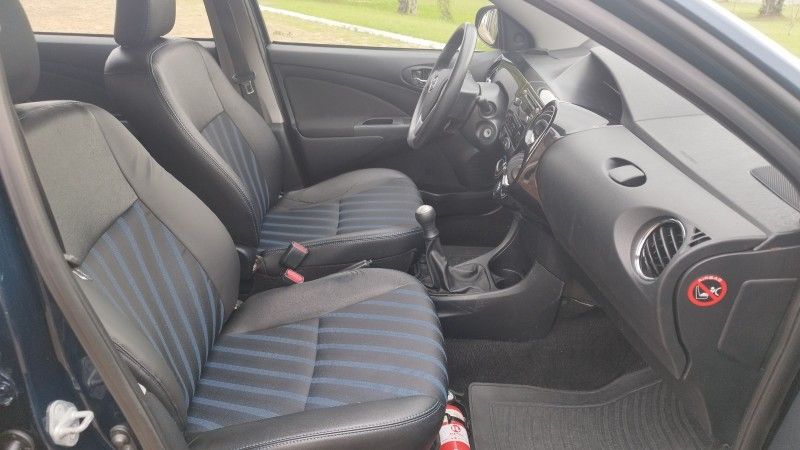 Toyota ETIOS XS 1.5 2016 GRASSI VEÍCULOS LAJEADO / Carros no Vale Toyota ETIOS XS 1.5 2016 GRASSI VEÍCULOS LAJEADO / Carros no Vale