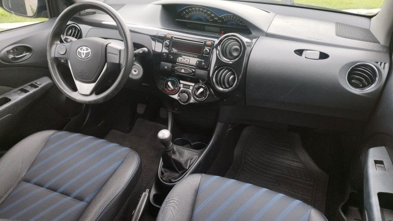Toyota ETIOS XS 1.5 2016 GRASSI VEÍCULOS LAJEADO / Carros no Vale Toyota ETIOS XS 1.5 2016 GRASSI VEÍCULOS LAJEADO / Carros no Vale