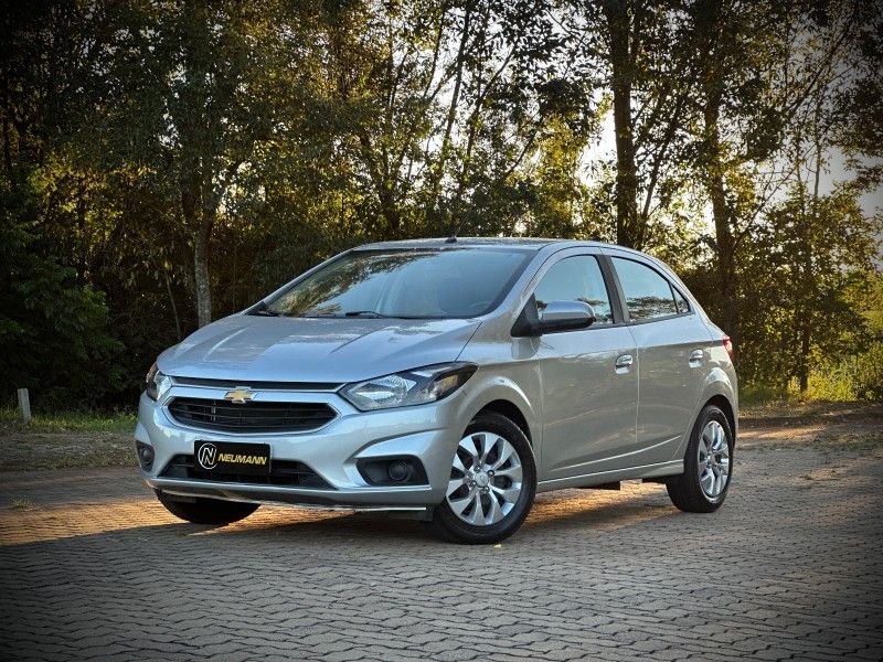 Chevrolet ONIX LT 1.4 2018 NEUMANN VEÍCULOS ARROIO DO MEIO / Carros no Vale