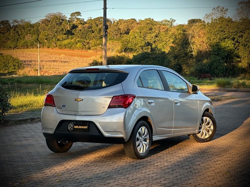 Chevrolet ONIX LT 1.4 2018 NEUMANN VEÍCULOS ARROIO DO MEIO / Carros no Vale