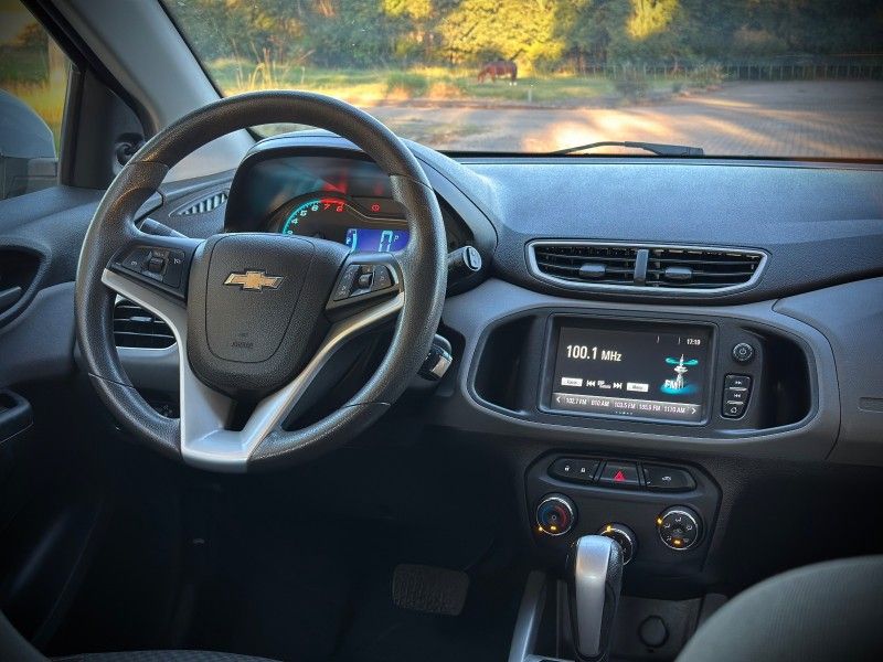 Chevrolet ONIX LT 1.4 2018 NEUMANN VEÍCULOS ARROIO DO MEIO / Carros no Vale