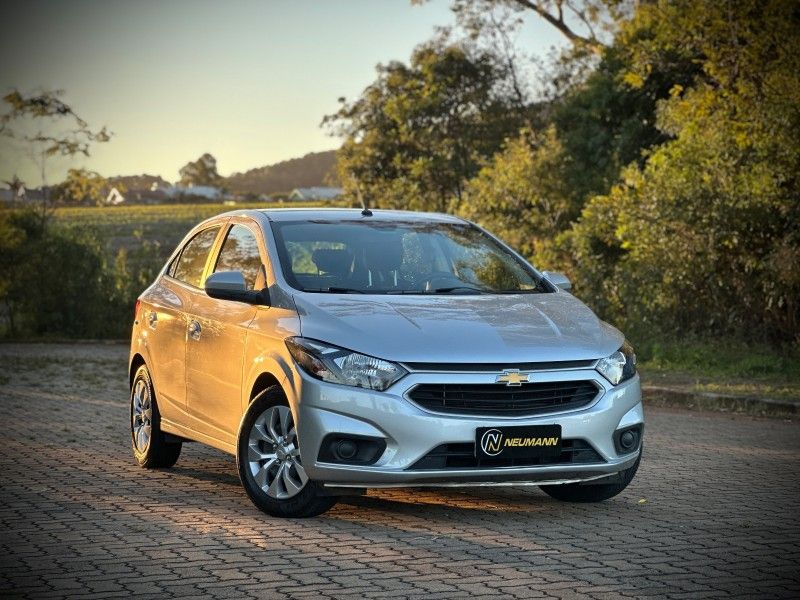 Chevrolet ONIX LT 1.4 2018 NEUMANN VEÍCULOS ARROIO DO MEIO / Carros no Vale