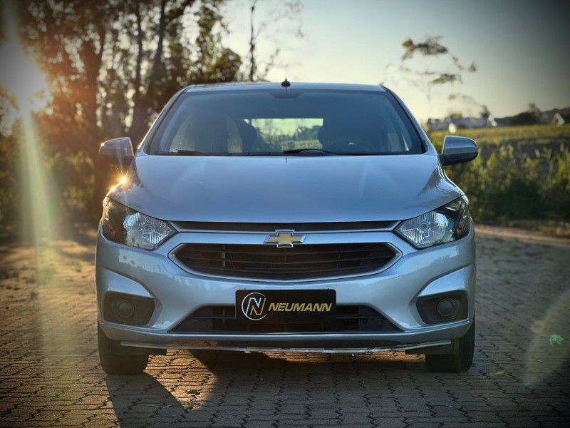 Chevrolet ONIX LT 1.4 2018 NEUMANN VEÍCULOS ARROIO DO MEIO / Carros no Vale