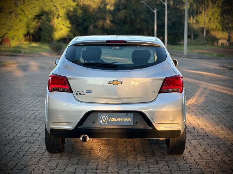 Chevrolet ONIX LT 1.4 2018 NEUMANN VEÍCULOS ARROIO DO MEIO / Carros no Vale