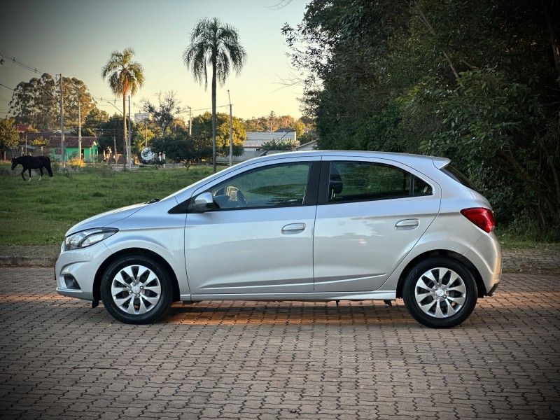 Chevrolet ONIX LT 1.4 2018 NEUMANN VEÍCULOS ARROIO DO MEIO / Carros no Vale