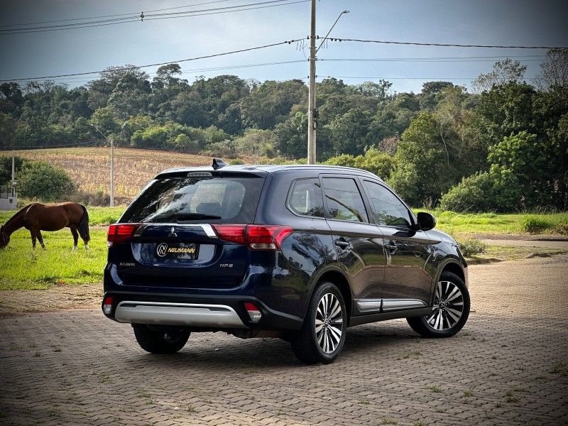 Mitsubishi OUTLANDER HPE 2.0 CVT 2019 NEUMANN VEÍCULOS ARROIO DO MEIO / Carros no Vale
