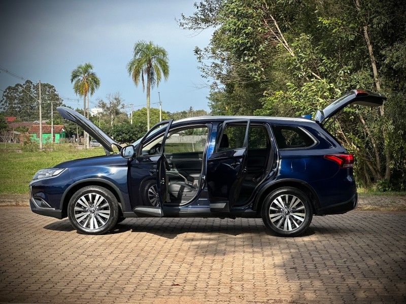 Mitsubishi OUTLANDER HPE 2.0 CVT 2019 NEUMANN VEÍCULOS ARROIO DO MEIO / Carros no Vale