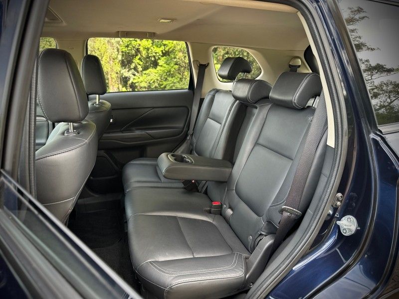 Mitsubishi OUTLANDER HPE 2.0 CVT 2019 NEUMANN VEÍCULOS ARROIO DO MEIO / Carros no Vale