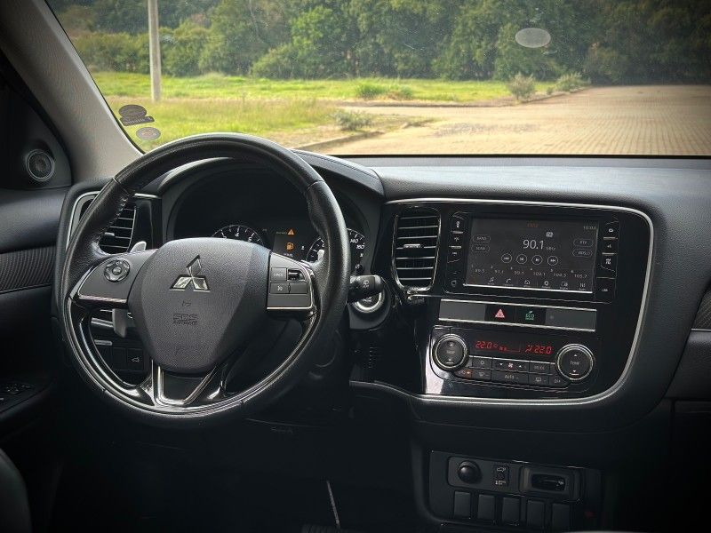 Mitsubishi OUTLANDER HPE 2.0 CVT 2019 NEUMANN VEÍCULOS ARROIO DO MEIO / Carros no Vale