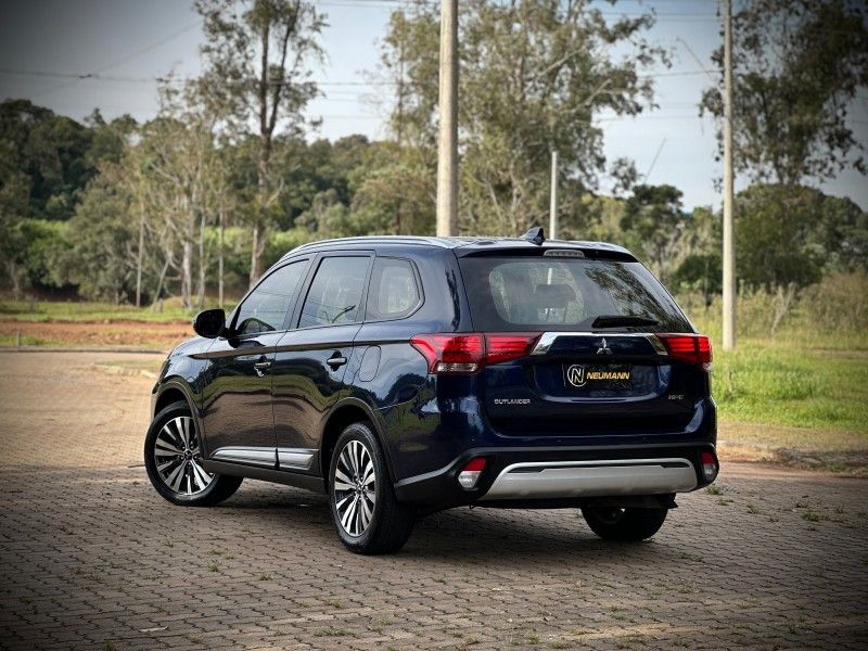 Mitsubishi OUTLANDER HPE 2.0 CVT 2019 NEUMANN VEÍCULOS ARROIO DO MEIO / Carros no Vale