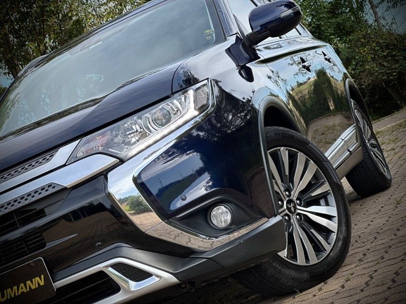 Mitsubishi OUTLANDER HPE 2.0 CVT 2019 NEUMANN VEÍCULOS ARROIO DO MEIO / Carros no Vale