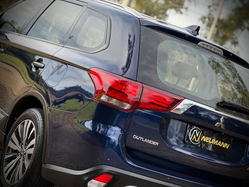 Mitsubishi OUTLANDER HPE 2.0 CVT 2019 NEUMANN VEÍCULOS ARROIO DO MEIO / Carros no Vale