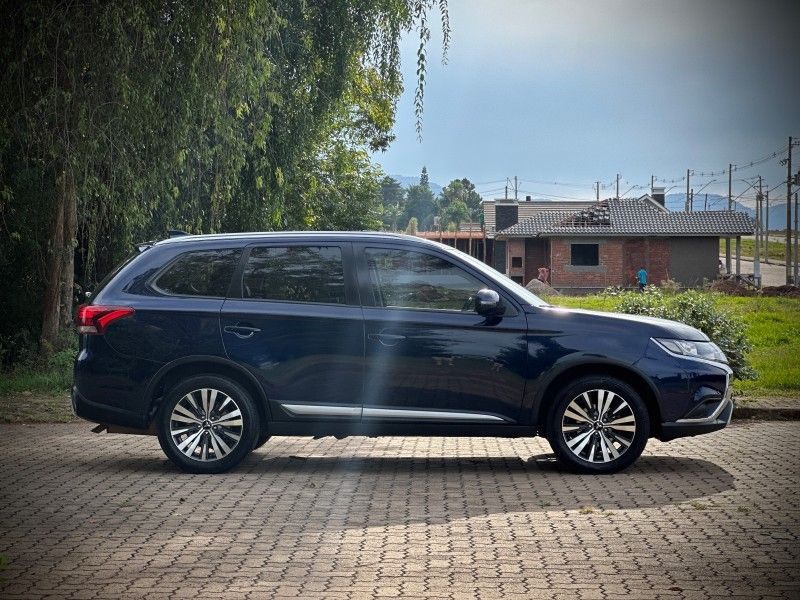 Mitsubishi OUTLANDER HPE 2.0 CVT 2019 NEUMANN VEÍCULOS ARROIO DO MEIO / Carros no Vale