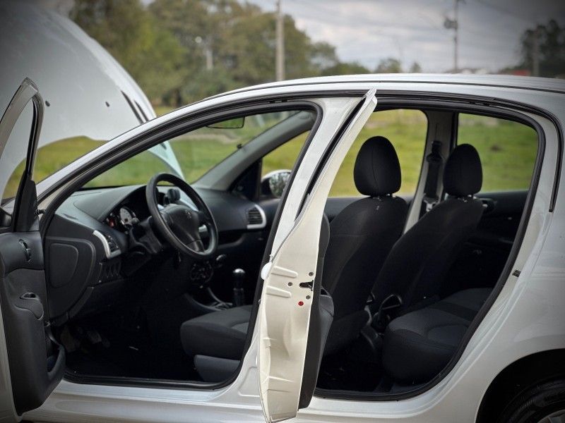 Peugeot 207 XR 1.4 2012 NEUMANN VEÍCULOS ARROIO DO MEIO / Carros no Vale