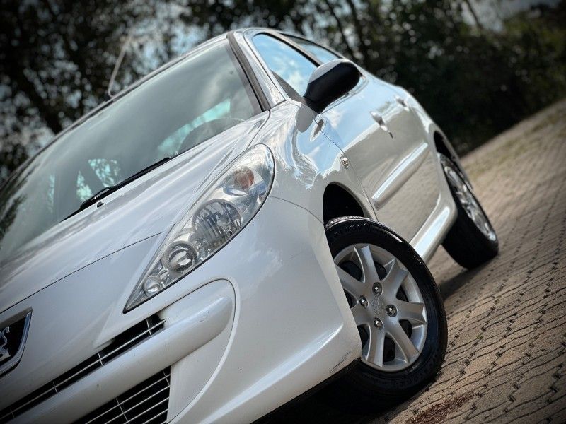 Peugeot 207 XR 1.4 2012 NEUMANN VEÍCULOS ARROIO DO MEIO / Carros no Vale