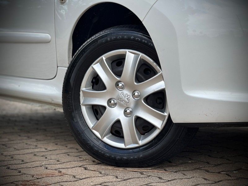 Peugeot 207 XR 1.4 2012 NEUMANN VEÍCULOS ARROIO DO MEIO / Carros no Vale