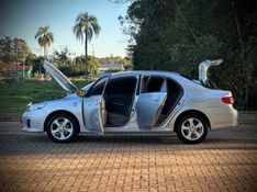 Toyota COROLLA GLi 1.8 2012 NEUMANN VEÍCULOS ARROIO DO MEIO / Carros no Vale