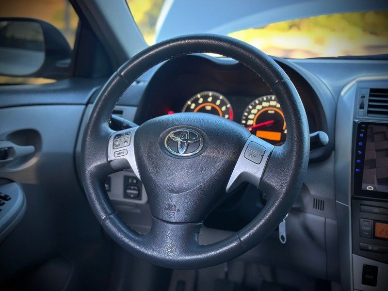 Toyota COROLLA GLi 1.8 2012 NEUMANN VEÍCULOS ARROIO DO MEIO / Carros no Vale Toyota COROLLA GLi 1.8 2012 NEUMANN VEÍCULOS ARROIO DO MEIO / Carros no Vale