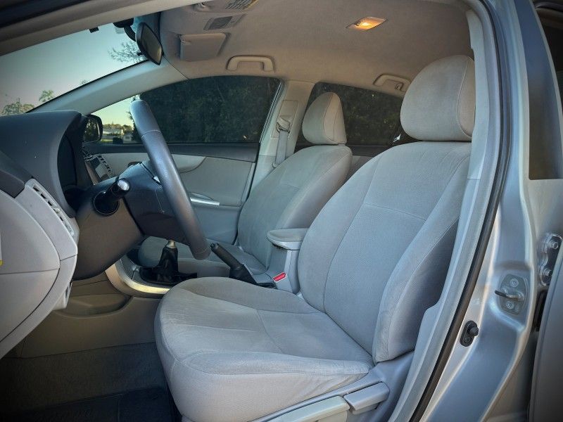Toyota COROLLA GLi 1.8 2012 NEUMANN VEÍCULOS ARROIO DO MEIO / Carros no Vale Toyota COROLLA GLi 1.8 2012 NEUMANN VEÍCULOS ARROIO DO MEIO / Carros no Vale