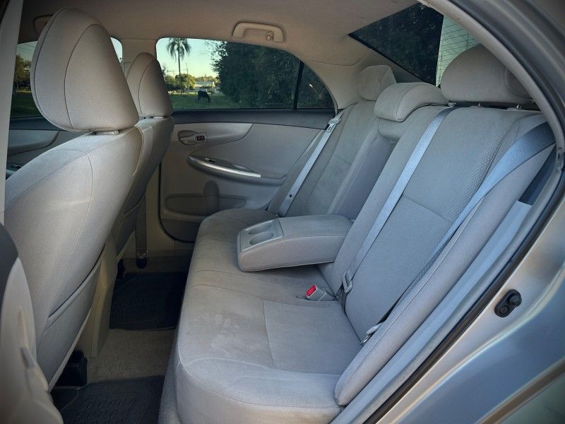 Toyota COROLLA GLi 1.8 2012 NEUMANN VEÍCULOS ARROIO DO MEIO / Carros no Vale Toyota COROLLA GLi 1.8 2012 NEUMANN VEÍCULOS ARROIO DO MEIO / Carros no Vale