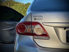 Toyota COROLLA GLi 1.8 2012 NEUMANN VEÍCULOS ARROIO DO MEIO / Carros no Vale