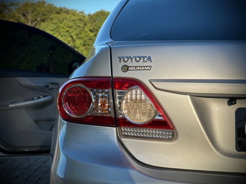 Toyota COROLLA GLi 1.8 2012 NEUMANN VEÍCULOS ARROIO DO MEIO / Carros no Vale Toyota COROLLA GLi 1.8 2012 NEUMANN VEÍCULOS ARROIO DO MEIO / Carros no Vale