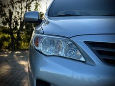 Toyota COROLLA GLi 1.8 2012 NEUMANN VEÍCULOS ARROIO DO MEIO / Carros no Vale