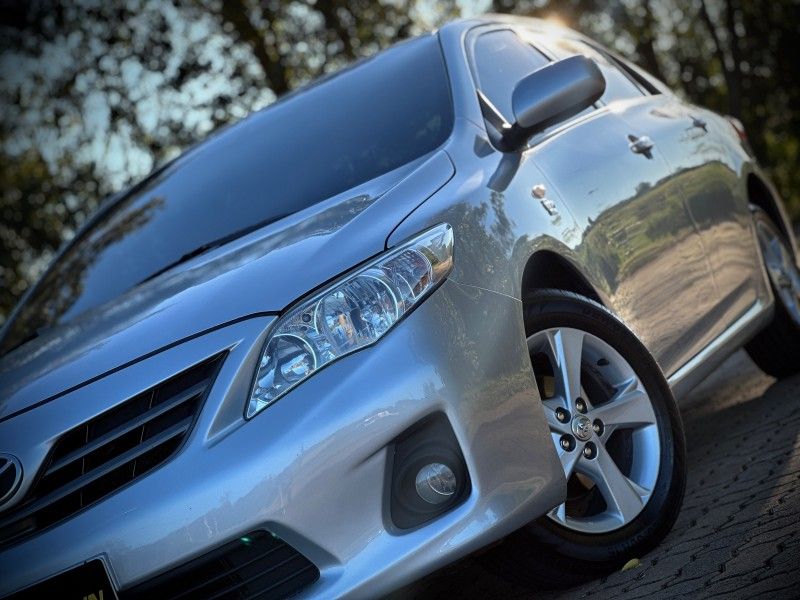 Toyota COROLLA GLi 1.8 2012 NEUMANN VEÍCULOS ARROIO DO MEIO / Carros no Vale Toyota COROLLA GLi 1.8 2012 NEUMANN VEÍCULOS ARROIO DO MEIO / Carros no Vale