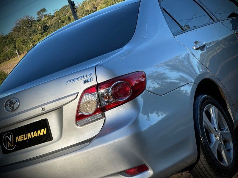 Toyota COROLLA GLi 1.8 2012 NEUMANN VEÍCULOS ARROIO DO MEIO / Carros no Vale Toyota COROLLA GLi 1.8 2012 NEUMANN VEÍCULOS ARROIO DO MEIO / Carros no Vale