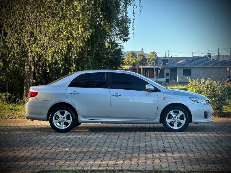 Toyota COROLLA GLi 1.8 2012 NEUMANN VEÍCULOS ARROIO DO MEIO / Carros no Vale Toyota COROLLA GLi 1.8 2012 NEUMANN VEÍCULOS ARROIO DO MEIO / Carros no Vale