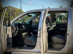 Toyota HILUX CAB.DUPLA SRV 3.0 TB-IC 2013 NEUMANN VEÍCULOS ARROIO DO MEIO / Carros no Vale