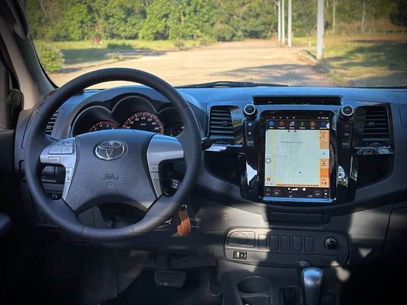 Toyota HILUX CAB.DUPLA SRV 3.0 TB-IC 2013 NEUMANN VEÍCULOS ARROIO DO MEIO / Carros no Vale