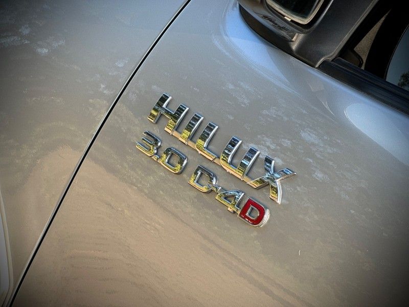 Toyota HILUX CAB.DUPLA SRV 3.0 TB-IC 2013 NEUMANN VEÍCULOS ARROIO DO MEIO / Carros no Vale