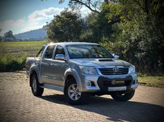 Toyota HILUX CAB.DUPLA SRV 3.0 TB-IC 2013 NEUMANN VEÍCULOS ARROIO DO MEIO / Carros no Vale