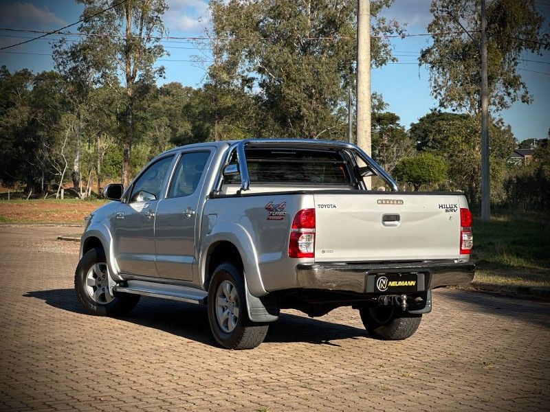 Toyota HILUX CAB.DUPLA SRV 3.0 TB-IC 2013 NEUMANN VEÍCULOS ARROIO DO MEIO / Carros no Vale
