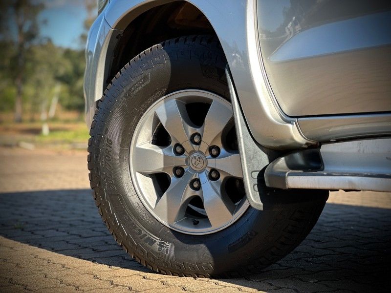 Toyota HILUX CAB.DUPLA SRV 3.0 TB-IC 2013 NEUMANN VEÍCULOS ARROIO DO MEIO / Carros no Vale