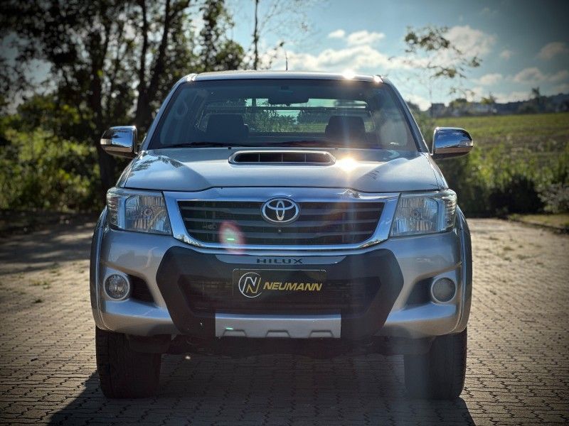 Toyota HILUX CAB.DUPLA SRV 3.0 TB-IC 2013 NEUMANN VEÍCULOS ARROIO DO MEIO / Carros no Vale