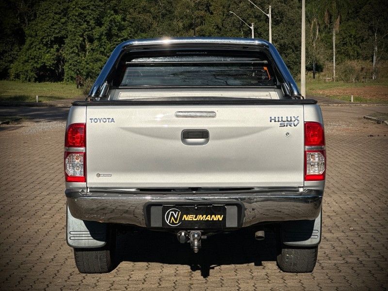 Toyota HILUX CAB.DUPLA SRV 3.0 TB-IC 2013 NEUMANN VEÍCULOS ARROIO DO MEIO / Carros no Vale