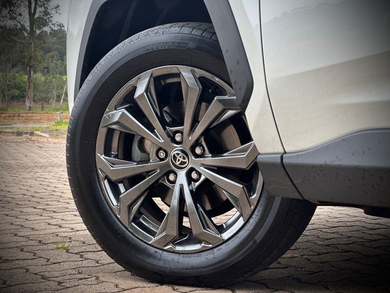 Toyota RAV 2.5 S HYBRID CONNECT 4X4 2022 NEUMANN VEÍCULOS ARROIO DO MEIO / Carros no Vale Toyota RAV 2.5 S HYBRID CONNECT 4X4 2022 NEUMANN VEÍCULOS ARROIO DO MEIO / Carros no Vale