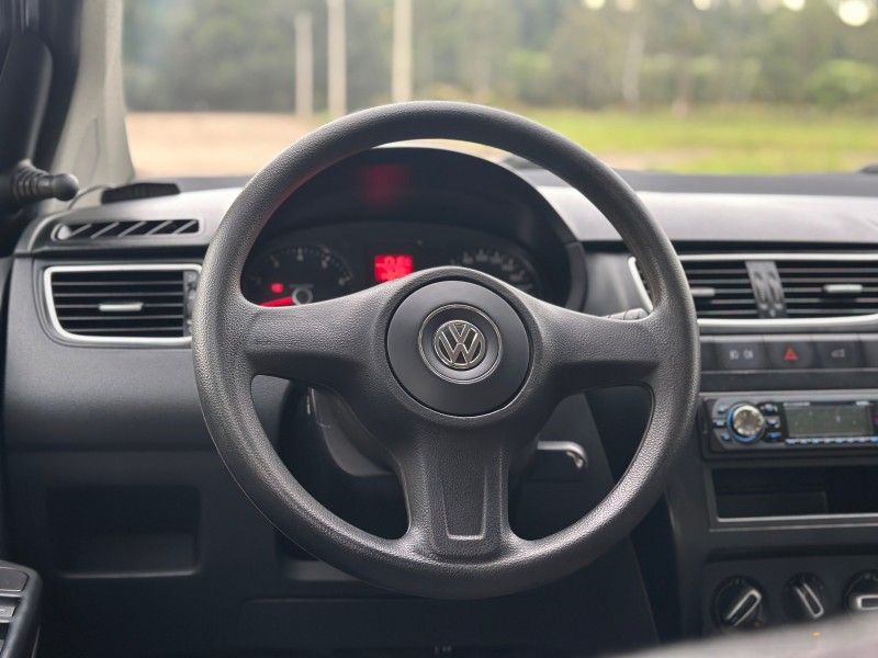 Volkswagen FOX TREND 1.6 2013 NEUMANN VEÍCULOS ARROIO DO MEIO / Carros no Vale