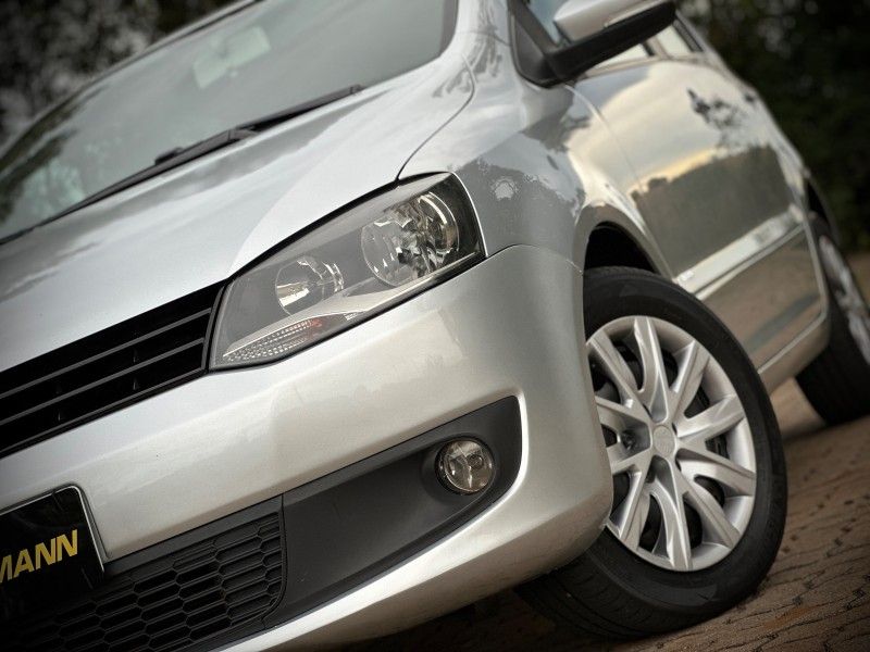 Volkswagen FOX TREND 1.6 2013 NEUMANN VEÍCULOS ARROIO DO MEIO / Carros no Vale