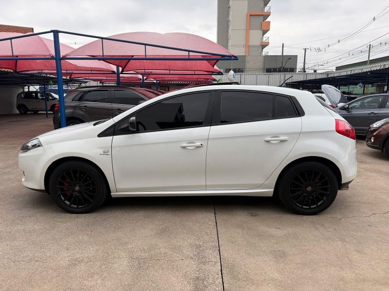 Fiat BRAVO SPORTING 1.8 2014 FERREIRA VEÍCULOS VENÂNCIO AIRES / Carros no Vale