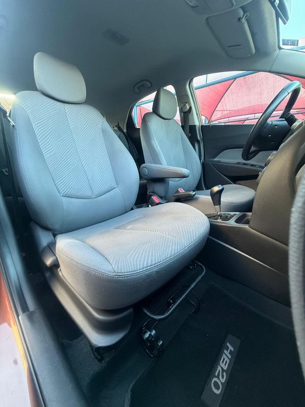 Hyundai HB20X STYLE 1.6 2014 FERREIRA VEÍCULOS VENÂNCIO AIRES / Carros no Vale