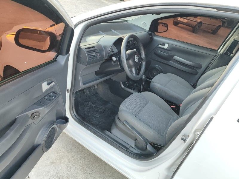 VOLKSWAGEN FOX 1.0 MI 8V 2009/2009 HUBNER MULTIMARCAS FARROUPILHA / Carros no Vale