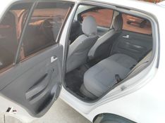 VOLKSWAGEN FOX 1.0 MI 8V 2009/2009 HUBNER MULTIMARCAS FARROUPILHA / Carros no Vale