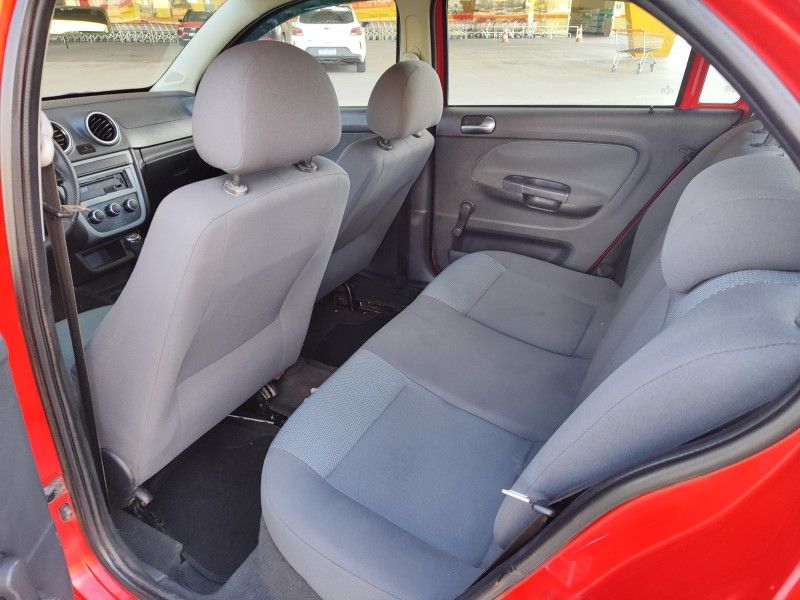 VOLKSWAGEN GOL 1.0 MI 8V G.V 2009/2010 HUBNER MULTIMARCAS FARROUPILHA / Carros no Vale