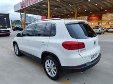 VOLKSWAGEN TIGUAN 2.0 TSI 16V TURBO TIPTRONIC 2012/2013 HUBNER MULTIMARCAS FARROUPILHA / Carros no Vale